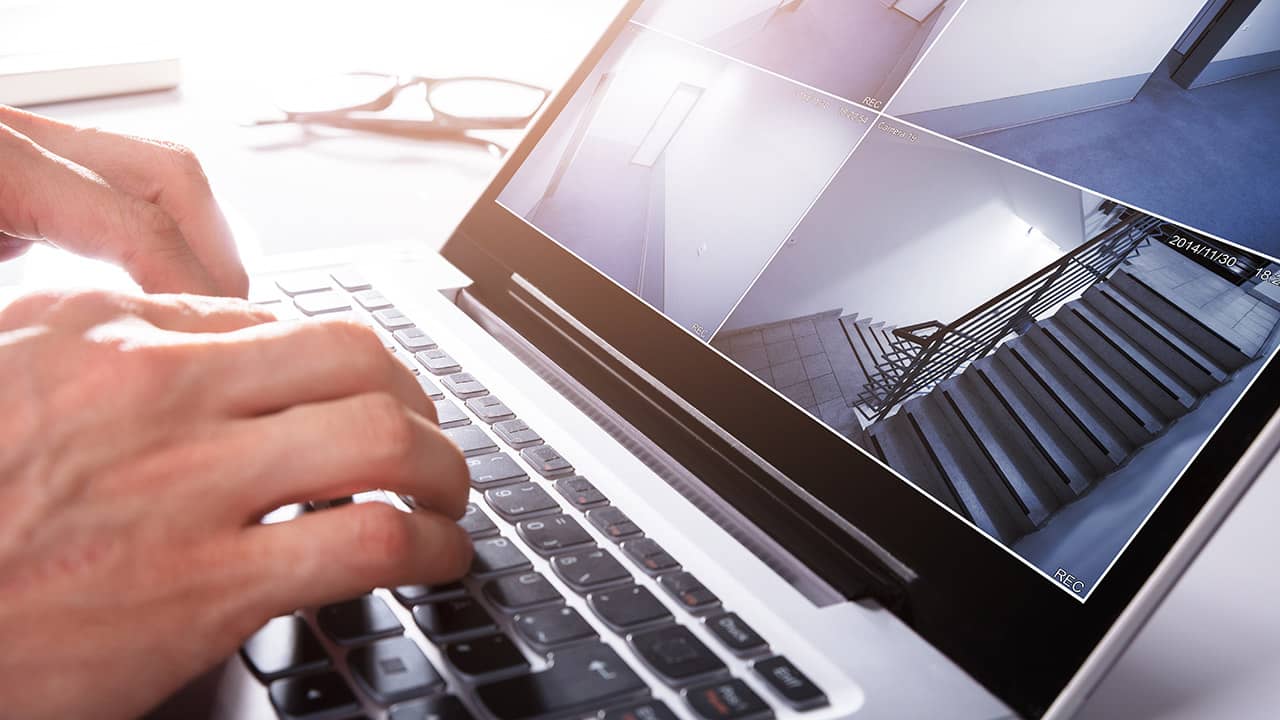 How to Use Laptop Screen as Monitor for CCTV